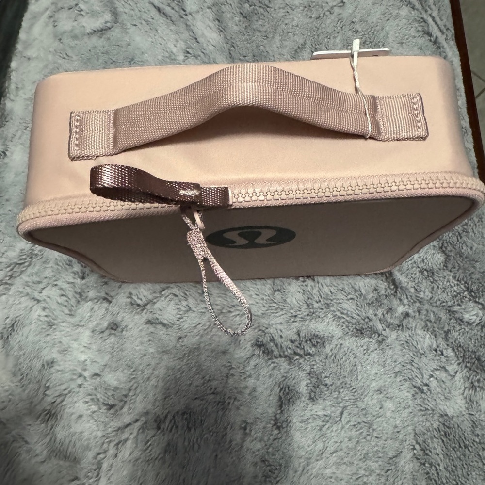 Lululemon new crew lunch box - Picture 3 of 6